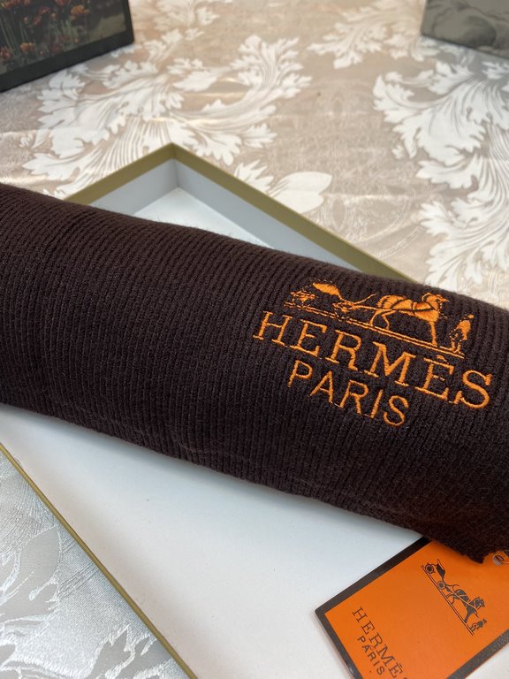 (Hermes) original quality Imperial Hall of Fame Extreme Donkey! Fall and winter counter in the sale of top cashmere knitted scarf. With exquisite simple pattern combination into a classic pattern beautiful to the extreme