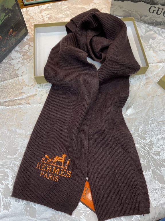 (Hermes) original quality Imperial Hall of Fame Extreme Donkey! Fall and winter counter in the sale of top cashmere knitted scarf. With exquisite simple pattern combination into a classic pattern beautiful to the extreme