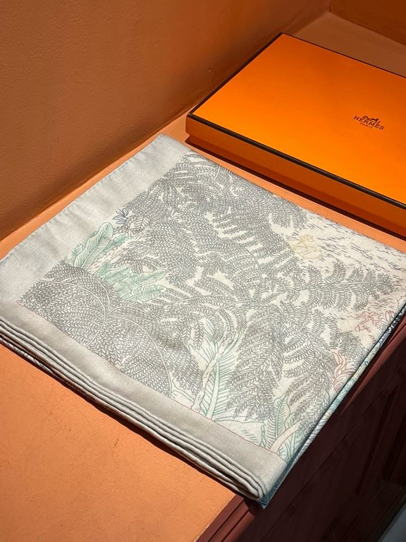 Hermes ~ autumn and winter with a sharp tool   top double-sided same color version of silk cashmere shawl! 1条等于2条】One shawl is equal to two】Point of view is wonderful, the pattern and color matching are super like, anoth