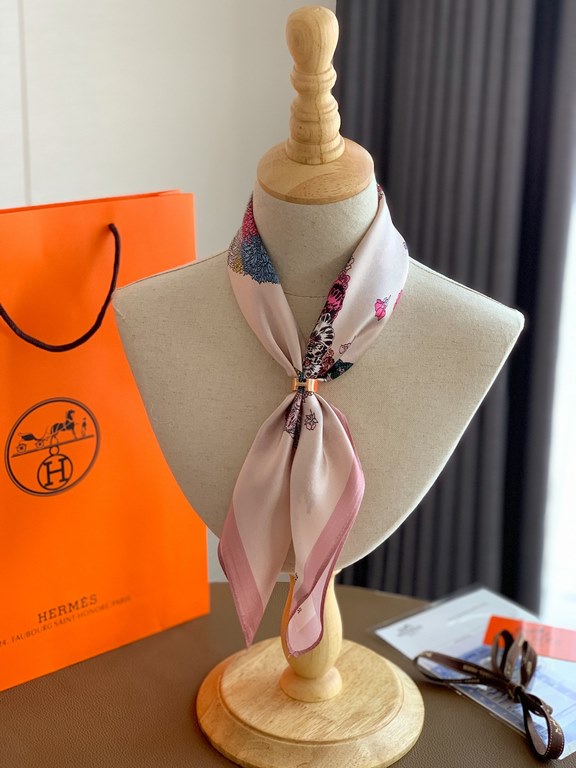 Hermes.100% Mulberry silk crepe de chine. Hundreds of small square scarf, ageing temperament and elegance, both as a headscarf, clothing with the other essential items, soft and comfortable skin-friendly, size5050