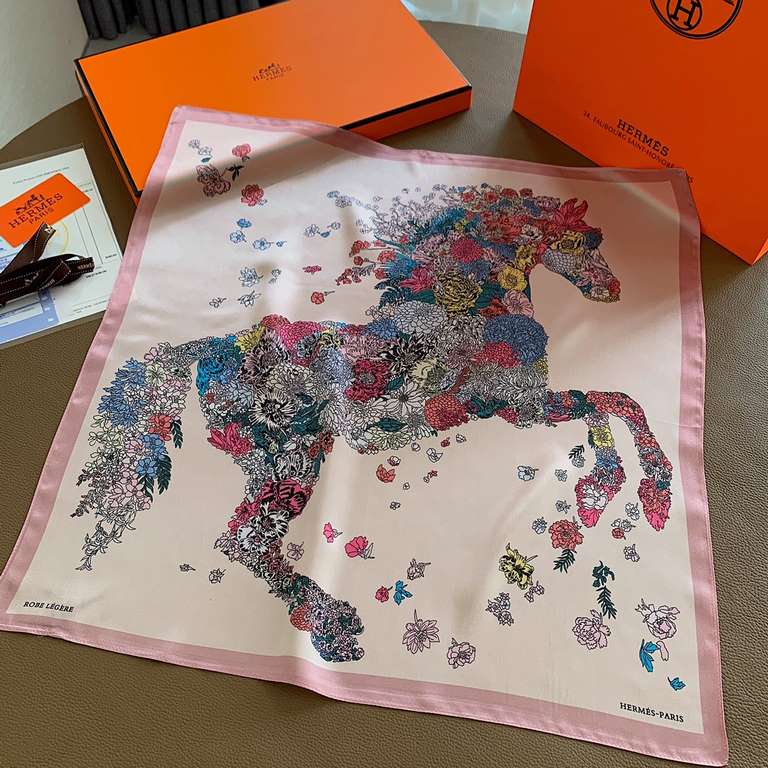 Hermes.100% Mulberry silk crepe de chine. Hundreds of small square scarf, ageing temperament and elegance, both as a headscarf, clothing with the other essential items, soft and comfortable skin-friendly, size5050