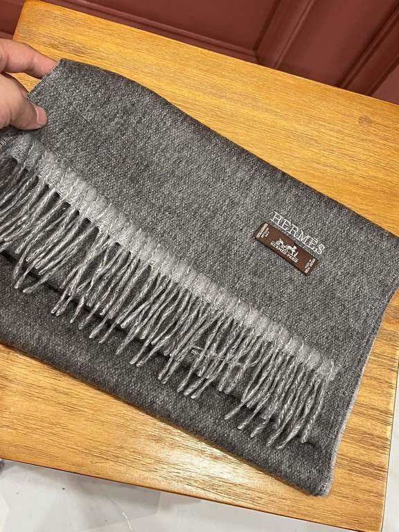 HERMFS [Hermes] Paris fashion show double-sided cashmere scarf! Using fine cashmere from the Mongolian plateau! The hand is full of fine velvet! The price is absolutely 100% affordable! Excellent embroidery craft! It's a