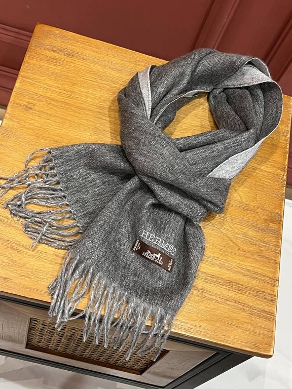 HERMFS [Hermes] Paris fashion show double-sided cashmere scarf! Using fine cashmere from the Mongolian plateau! The hand is full of fine velvet! The price is absolutely 100% affordable! Excellent embroidery craft! It's a