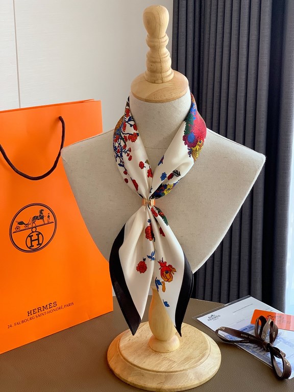 Hermes.100% Mulberry silk crepe de chine. Hundreds of small square scarf, ageing temperament and elegance, both as a headscarf, clothing with the other essential items, soft and comfortable skin-friendly, size5050