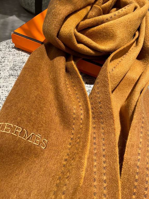 Price.  [Hermes double long scarf]    high cutting-edge products    water wave pattern absolutely screaming quality   LOGO embroidered label low-key luxury connotation, this scarf is definitely a treat for yourself to se