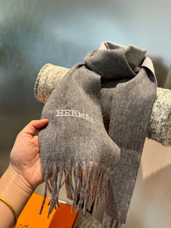 PriceHERMES   Hermes 2023 Paris fashion show business men and women universal double-sided cashmere shawl   OEM selected the best ultra-fine cashmere fibers for hand combing time-consuming and labor-intensive, and then s