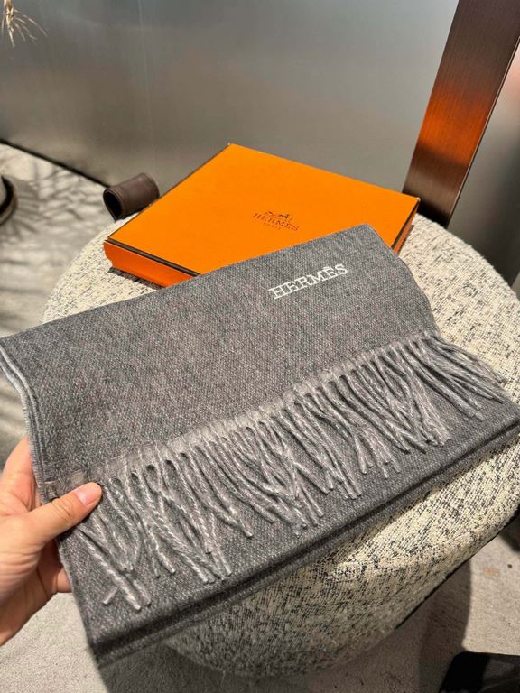 PriceHERMES   Hermes 2023 Paris fashion show business men and women universal double-sided cashmere shawl   OEM selected the best ultra-fine cashmere fibers for hand combing time-consuming and labor-intensive, and then s