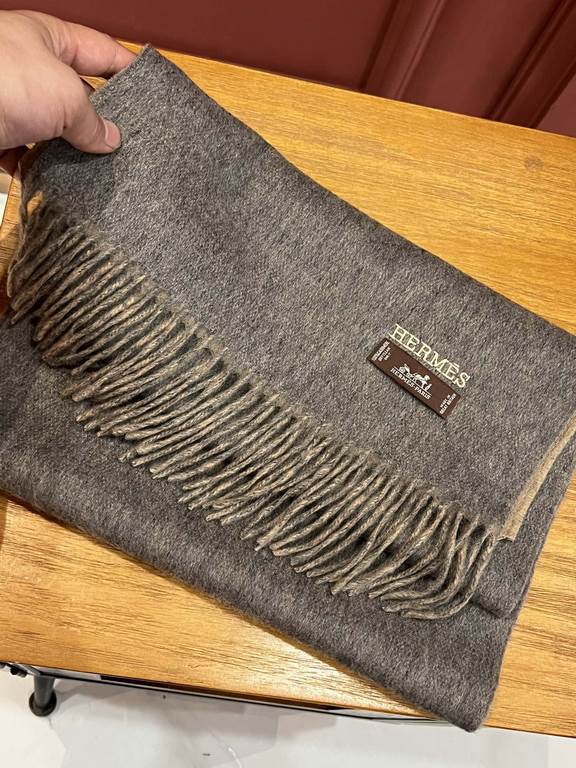 HERMFS [Hermes] Paris fashion show double-sided cashmere scarf! Using fine cashmere from the Mongolian plateau! The hand is full of fine velvet! The price is absolutely 100% affordable! Excellent embroidery craft! It's a