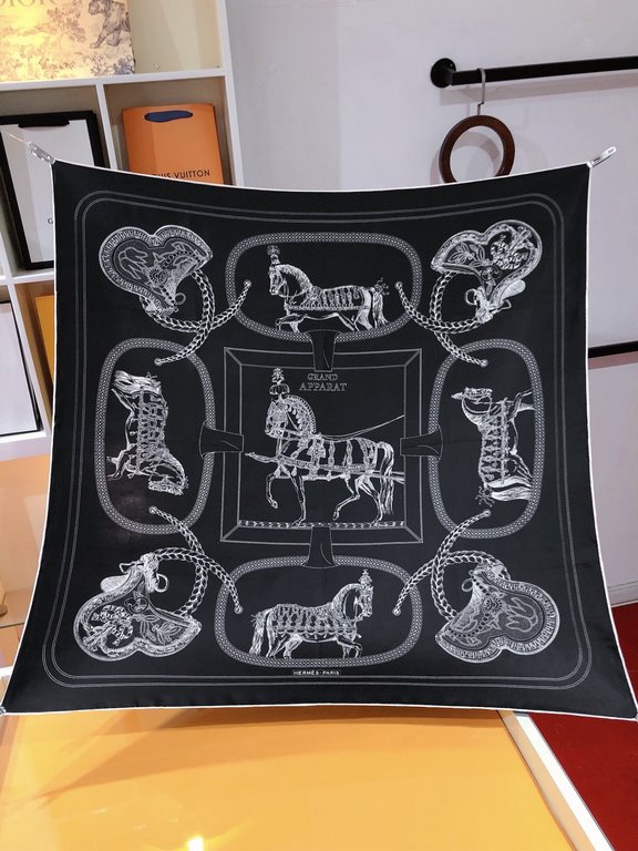 Price  SHMS23135 Original HERMES [Feast] 90cm silk square scarf   Performs to decorate all kinds of magnificent saddles and saddles for parades and festivals, luxurious embossed leather saddles and saddles are decorated 