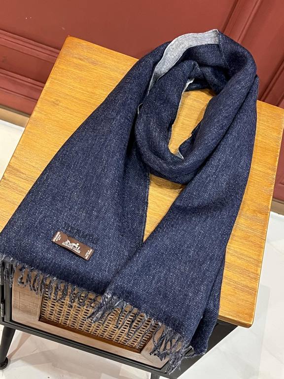 HERMFS [Hermes] Paris fashion show double-sided cashmere scarf! Using fine cashmere from the Mongolian plateau! The hand is full of fine velvet! The price is absolutely 100% affordable! Excellent embroidery craft! It's a