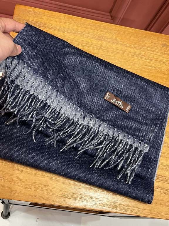 HERMFS [Hermes] Paris fashion show double-sided cashmere scarf! Using fine cashmere from the Mongolian plateau! The hand is full of fine velvet! The price is absolutely 100% affordable! Excellent embroidery craft! It's a