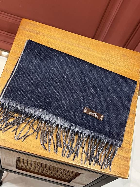 HERMFS [Hermes] Paris fashion show double-sided cashmere scarf! Using fine cashmere from the Mongolian plateau! The hand is full of fine velvet! The price is absolutely 100% affordable! Excellent embroidery craft! It's a