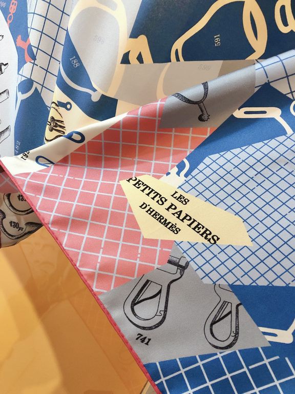 SHMS2331 ORIGINAL HERMES [Les Petits PaPier d'Hermès] 90cm Silk Square Scarf  Piecing together a complete pattern is not an easy task ...... here has become a battlefield of woe at the instigation of Cyrille Diatkine, il