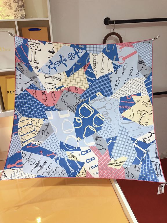 SHMS2331 ORIGINAL HERMES [Les Petits PaPier d'Hermès] 90cm Silk Square Scarf  Piecing together a complete pattern is not an easy task ...... here has become a battlefield of woe at the instigation of Cyrille Diatkine, il