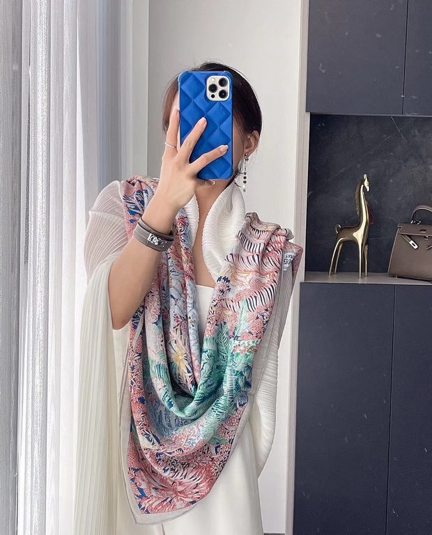 Hermes ~ autumn and winter with a sharp tool   top double-sided same color version of silk cashmere shawl! 1条等于2条】One shawl is equal to two】Point of view is wonderful, the pattern and color matching are super like, anoth