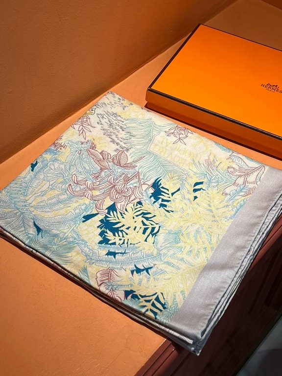 Hermes ~ autumn and winter with a sharp tool   top double-sided same color version of silk cashmere shawl! 1条等于2条】One shawl is equal to two】Point of view is wonderful, the pattern and color matching are super like, anoth