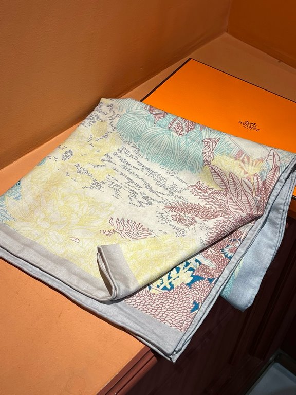 Hermes ~ autumn and winter with a sharp tool   top double-sided same color version of silk cashmere shawl! 1条等于2条】One shawl is equal to two】Point of view is wonderful, the pattern and color matching are super like, anoth