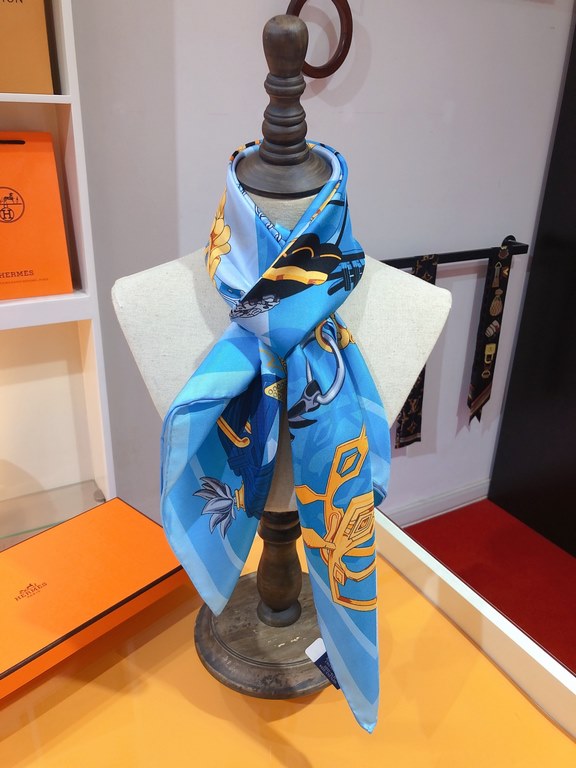 SHMS2321 ORIGINAL ORIGINAL HERMES [Reins and Fate] 90cm Silk Square Scarf  Have you ever heard of Clotho, Lachesis and AtroPos They are the three sisters of fate in Greek mythology, in charge of the thread of life, the d