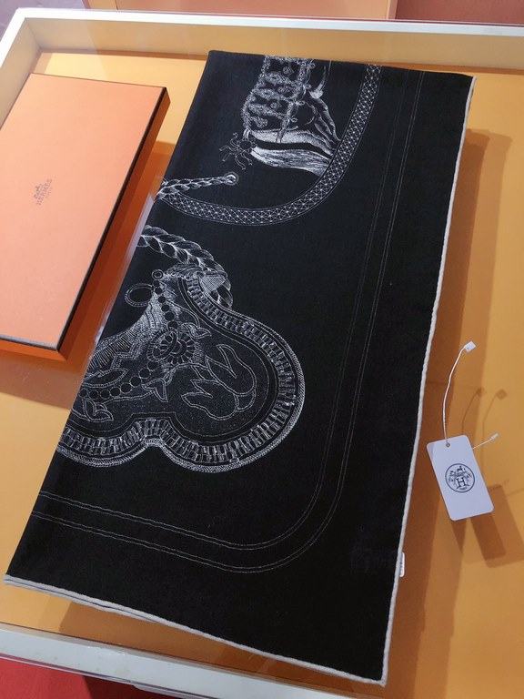 Price  RHMS23120 Original Hermès [Feast] 140cm Velvet Square Scarf  Performing the various ornate saddles and bridles used to decorate parades and festivals, the luxurious embossed leather saddle bridle is decorated with