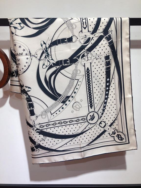 SHMS2332 ORIGINAL HERMES [Early Morning Stroll] 90cm Silk Square Scarf  A hearty breakfast starts an energizing day. But don't forget that horses need a little ritual too the daily early morning stroll is a sacred practi