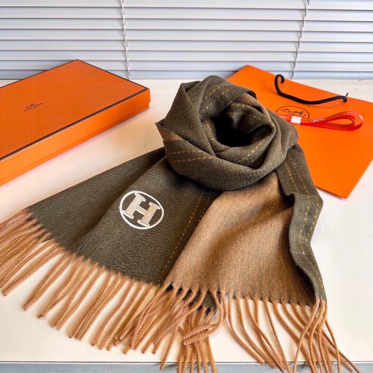 The official website with the same water ripple water cashmere Hermes   the same scarf and buy and cherish cashmere models   ~ are export orders so it is more difficult to meet  things talk about less but fine   good-loo