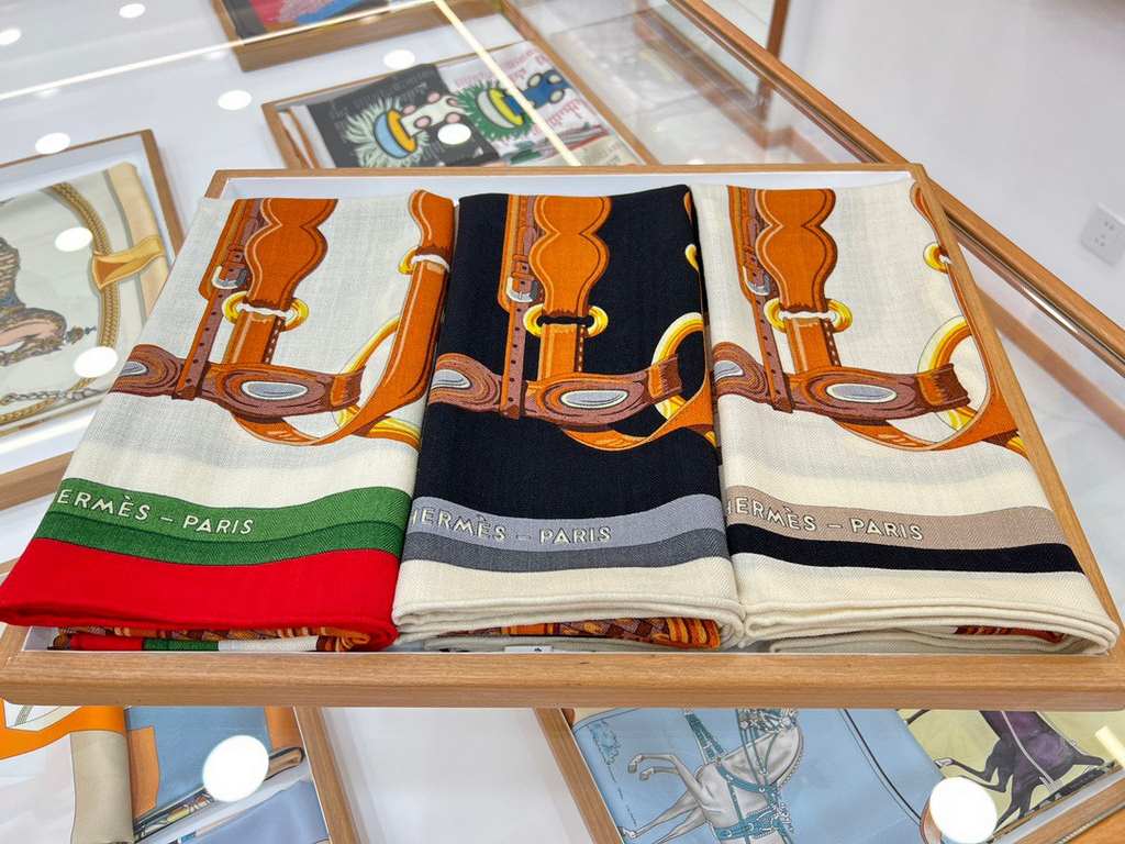 [Both sides of the same color] Extreme Hermes Hall of Fame Royal Recommended   best quality, beautiful fried Oh ~ [training collection square scarf] a total of three colors. High-end velvet square scarf   simple and fait