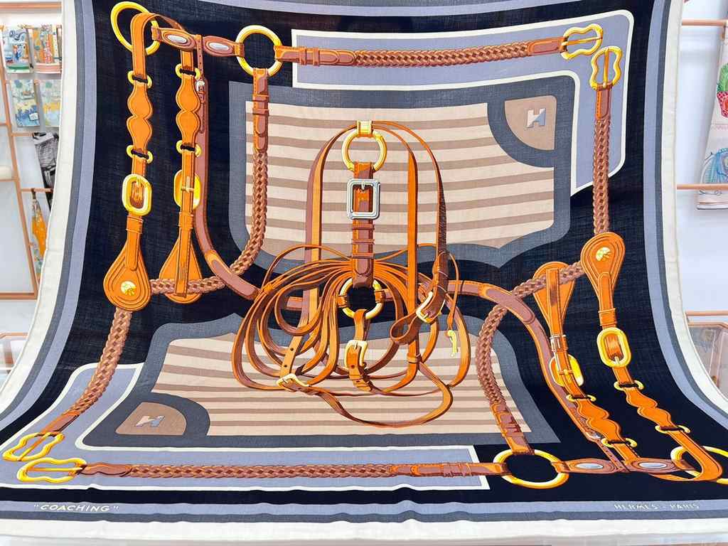 [Both sides of the same color] Extreme Hermes Hall of Fame Royal Recommended   best quality, beautiful fried Oh ~ [training collection square scarf] a total of three colors. High-end velvet square scarf   simple and fait