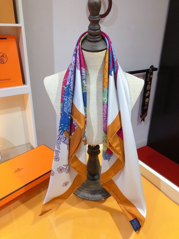 SHMS2301 First come, first served  Hermès [Fluttering Flower Clothes] 90cm Silk Square Scarf  Spring is in the air, and a stallion rises up with its hooves raised in a proud manner, just like the muse, Flora, the Goddess