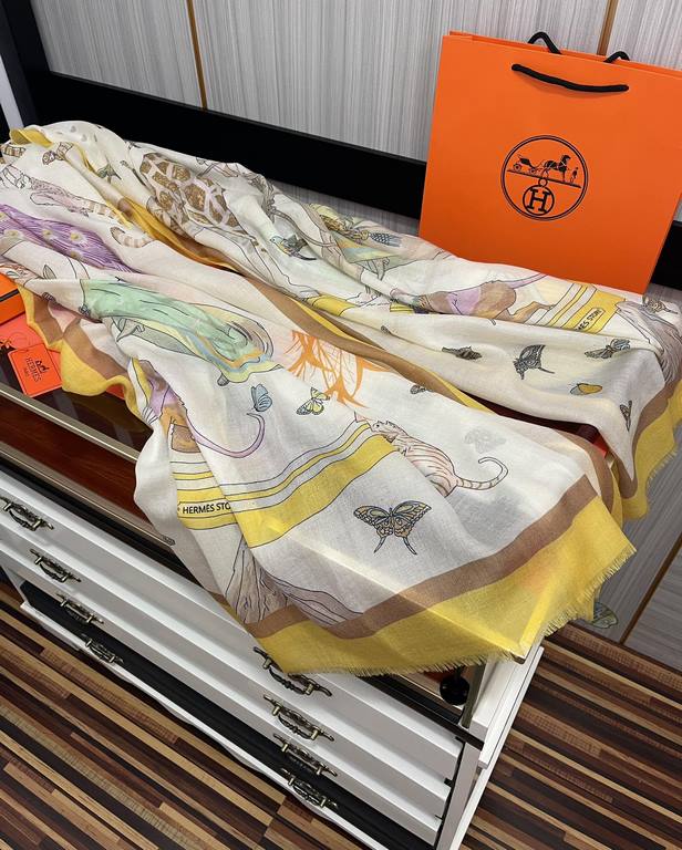 New   H home 2023 latest models   top design is too beautiful, truly awesome   [ring velvet long scarf]     physical genuinely beautiful   shawl with print      regardless of the design of the airbrush are very in place 