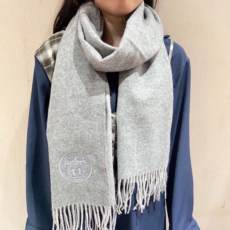 Price  2023 counter newest models   Hermes hot to come    top color weaving process   this process is only a big brand pure OEM factory only have the process  100% top quality silk cashmere   scarf   high cutting-edge pr