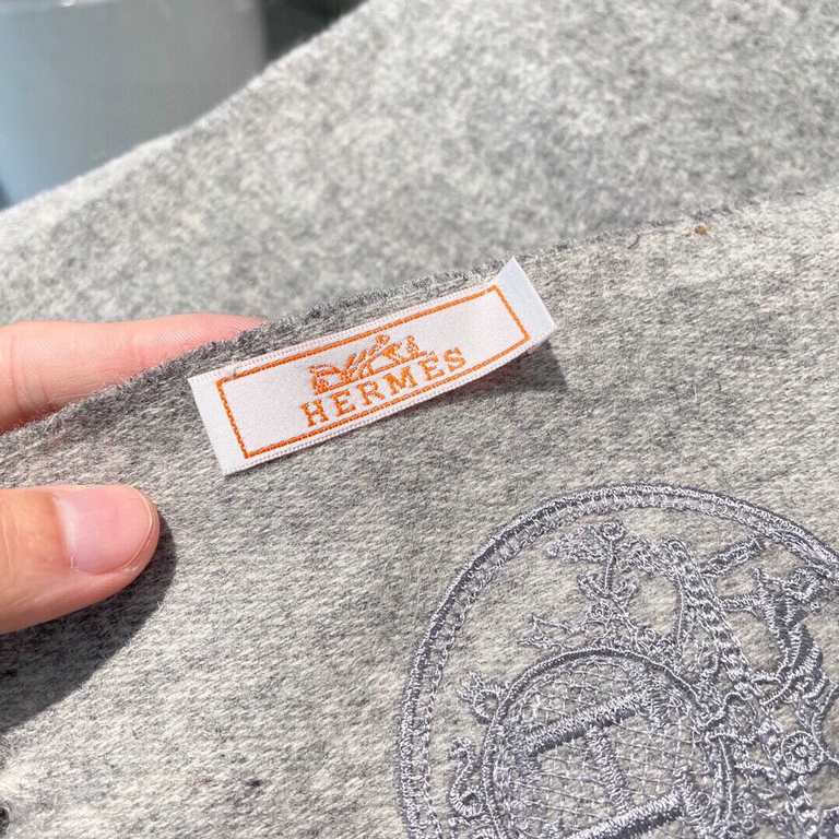 Price  2023 counter newest models   Hermes hot to come    top color weaving process   this process is only a big brand pure OEM factory only have the process  100% top quality silk cashmere   scarf   high cutting-edge pr