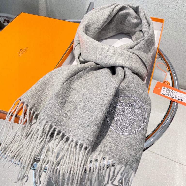 Price  2023 counter newest models   Hermes hot to come    top color weaving process   this process is only a big brand pure OEM factory only have the process  100% top quality silk cashmere   scarf   high cutting-edge pr