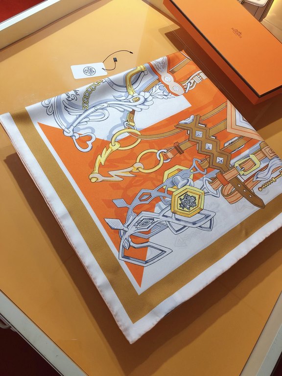 SHMS2321 ORIGINAL ORIGINAL HERMES [Reins and Fate] 90cm Silk Square Scarf  Have you ever heard of Clotho, Lachesis and AtroPos They are the three sisters of fate in Greek mythology, in charge of the thread of life, the d