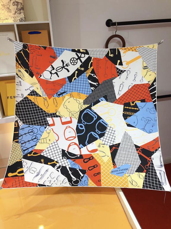 SHMS2331 ORIGINAL HERMES [Les Petits PaPier d'Hermès] 90cm Silk Square Scarf  Piecing together a complete pattern is not an easy task ...... here has become a battlefield of woe at the instigation of Cyrille Diatkine, il