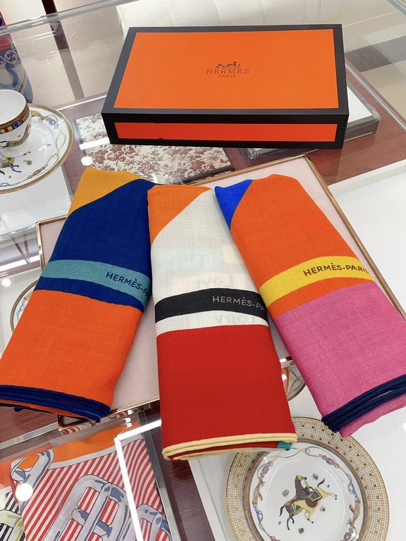 New    HERMES bought all say good-looking   Recommended  [Love Story 140] cashmere square scarf, the top craft super value   Hermes counter pop    three-dimensional rendering of the pattern pattern in kind grade is very 