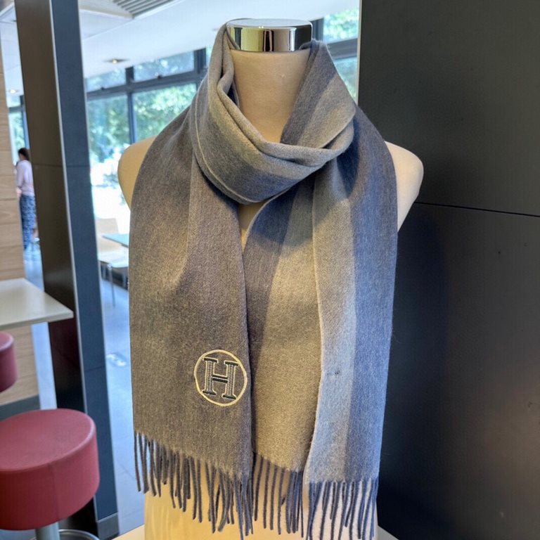 New 2023 Hermes men's and women's scarves and buy and cherish   ~ are export orders so it is more difficult to meet   things speak of few and fine   good-looking must be collected   this H family women's scarves, the sty