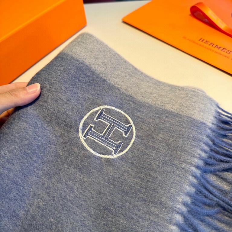 New 2023 Hermes men's and women's scarves and buy and cherish   ~ are export orders so it is more difficult to meet   things speak of few and fine   good-looking must be collected   this H family women's scarves, the sty