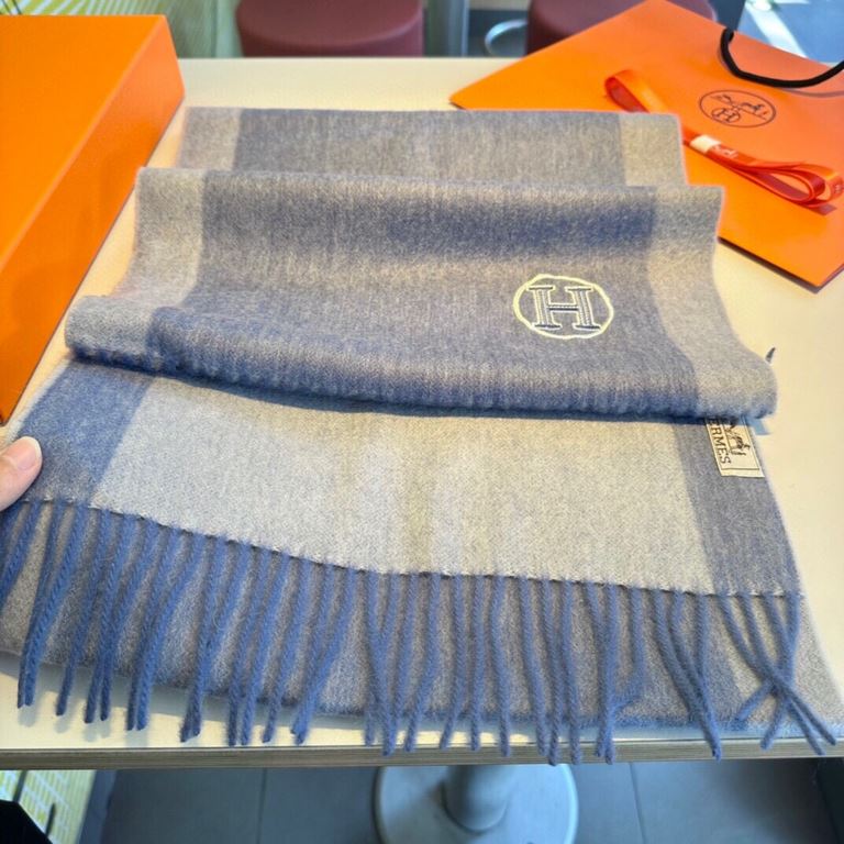 New 2023 Hermes men's and women's scarves and buy and cherish   ~ are export orders so it is more difficult to meet   things speak of few and fine   good-looking must be collected   this H family women's scarves, the sty