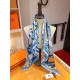 SHMS2320 ORIGINAL HERMES [RELAXED HOLIDAY] 90cm Silk Square Scarf  The sound of waves on the seashore, the breeze gently ruffles the pine trees. Step onto the fine, soft sand and enjoy the scent of the ocean and the midd