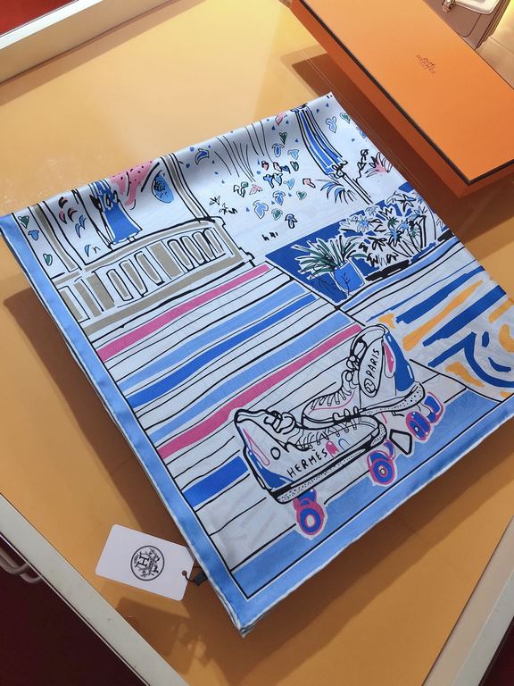 SHMS2320 ORIGINAL HERMES [RELAXED HOLIDAY] 90cm Silk Square Scarf  The sound of waves on the seashore, the breeze gently ruffles the pine trees. Step onto the fine, soft sand and enjoy the scent of the ocean and the midd