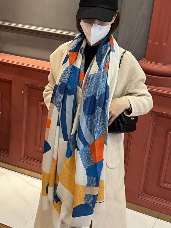 Scarf that glows and shines New    Buy all say it looks good recommended [pony jumping] top craftsmanship super value Hermes counter models    three-dimensional presentation of the pattern pattern in kind of a very high 