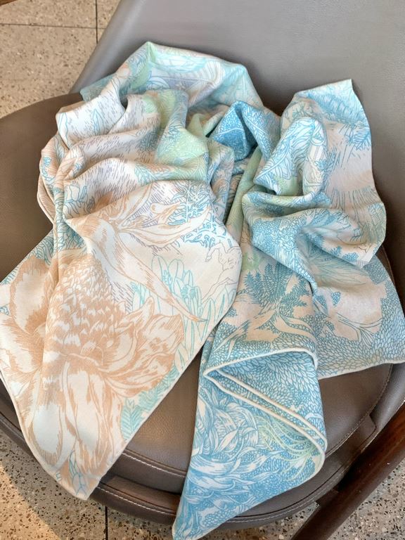 Hermes ~ autumn and winter with a sharp tool   top double-sided same color version of silk cashmere shawl! 1条等于2条】One shawl is equal to two】Point of view is wonderful, the pattern and color matching are super like, anoth