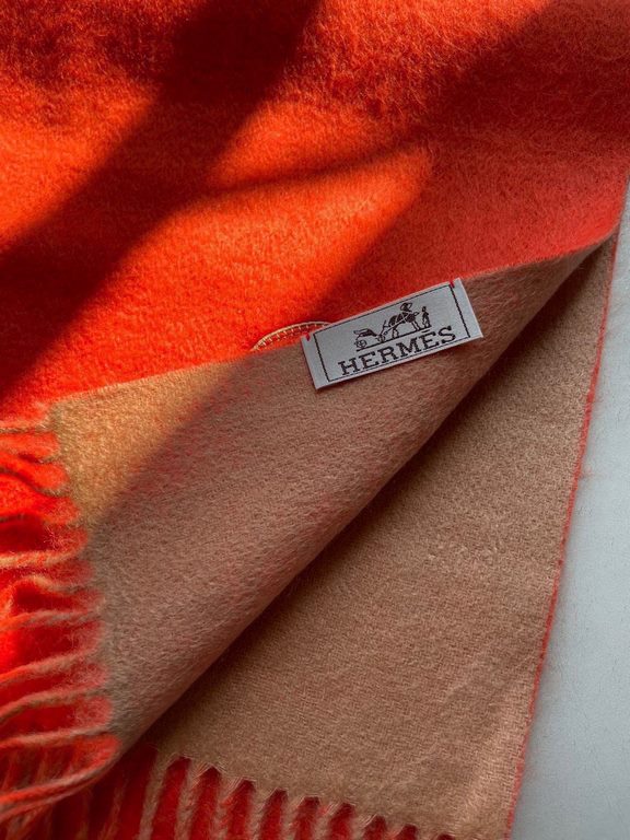 HERMFS [Hermes] Paris fashion show double-sided cashmere scarf! Using fine cashmere from the Mongolian plateau! The hand is full of fine velvet! The price is absolutely 100% affordable! Excellent embroidery craft! It's a