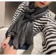 Highly recommended!!! Premium cozy chic temperament, take it if you believe me! Hermes gold silk models touch the heart of the soft scarf, can not imitate the color and temperament!!!! Scarf light and shadow will also ha