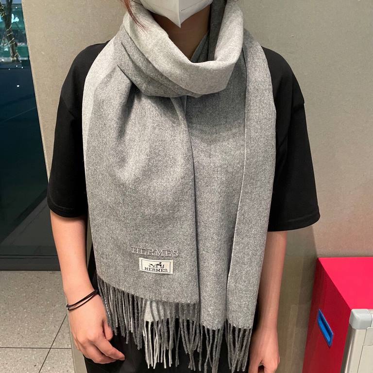 Hermes   the same scarf and buy and cherish cashmere models   ~ are export orders so it is more difficult to come across  things talk about less but fine   good-looking must be collected   this H family scarf, the style 