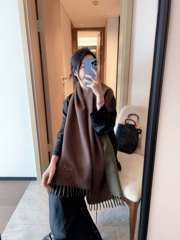 Heavy embroidery Double-faced cashmere Hermes Soft and delicate feel new     Hermes the latest counter staples   vacation and daily are very good with the model   order private flow 】 once you see it, you want to go on v