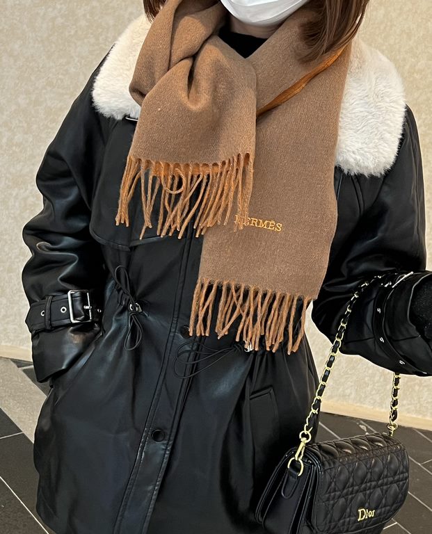 HERMFS [Hermes] Paris fashion show double-sided cashmere scarf! Using fine cashmere from the Mongolian plateau! The hand is full of fine velvet! The price is absolutely 100% affordable! Excellent embroidery craft! It's a