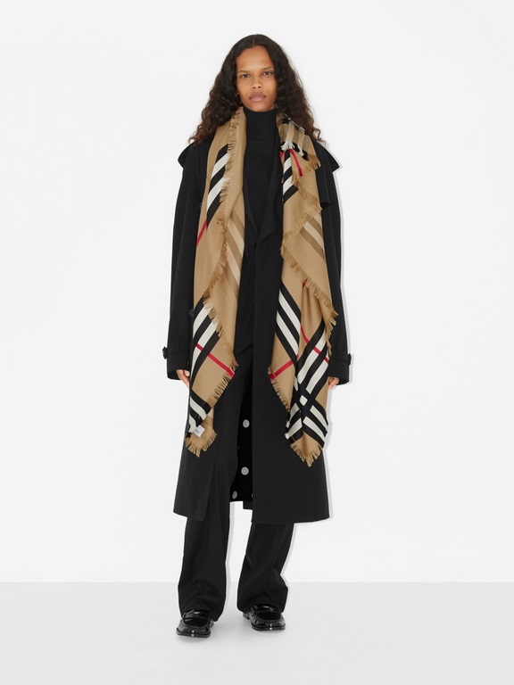 2023 brand new Burberry original single beauty very show temperament paragraph  New ~ 200 high-end square scarf! Synchronized counter, truly beautiful design Super classic camel color scheme with jacquard process, to ach