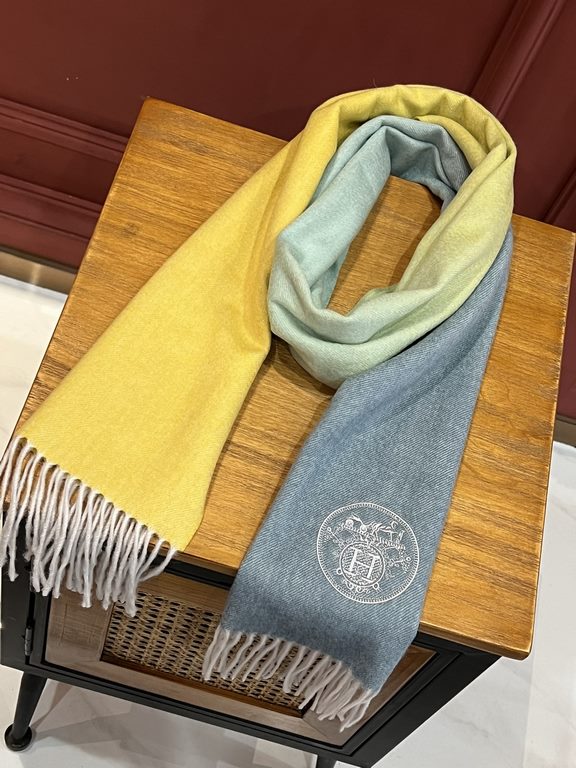 Price   too beautiful   Hermes beauty to scream   counter the latest models   England and Europe and the United States model multi-color gradient is another that is fashionable and practical large scarf 