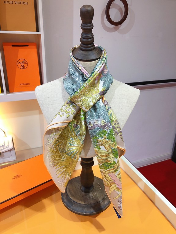 SHMS2330 HERMES 90cm Silk Square Scarf    This Hermès eye-catching accessory can be worn in many different ways and goes well with any outfit. Wear it around your neck or as a top, belt or headband for a pleasing look.  